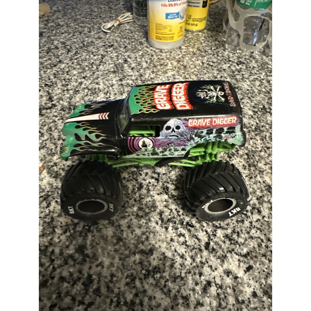 Monster Jam Grave Digger Monster Truck Kids 1:24 Black Good Bad to the Bone BKT